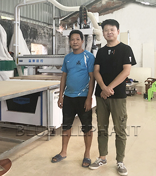 直排式自動(dòng)換刀開料機(jī)